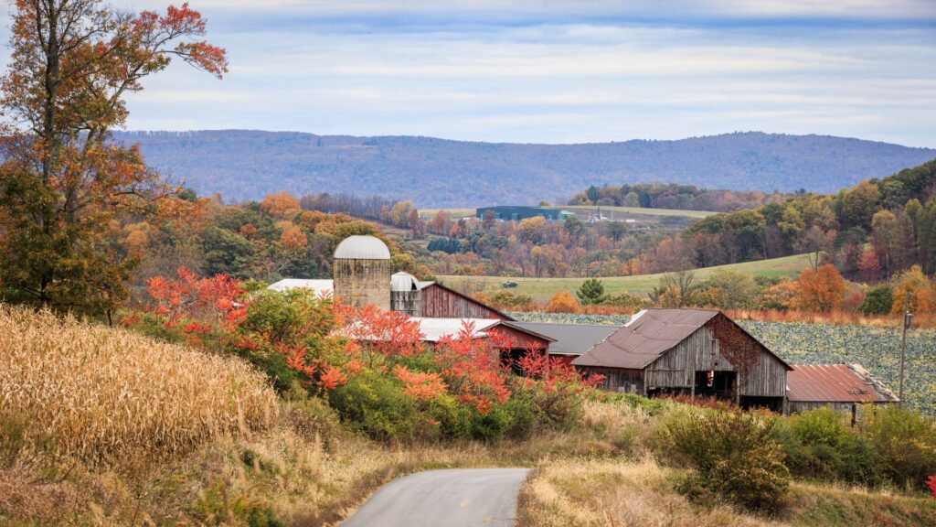 Pennsylvania farmland and barn in autumn